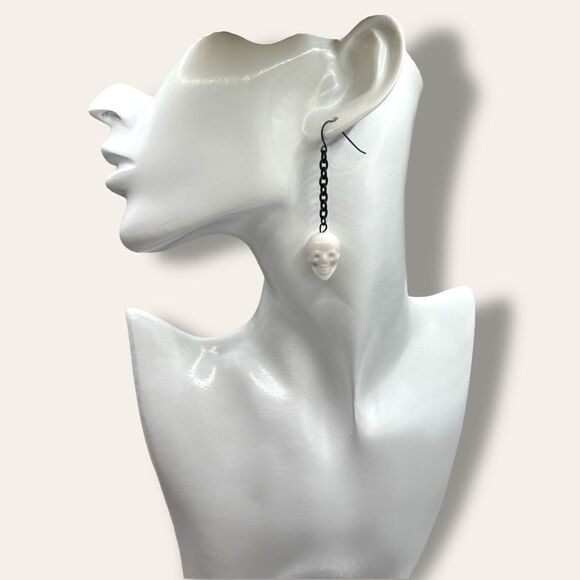 Vintage mallgoth white skull drop earrings - Picture 3 of 7